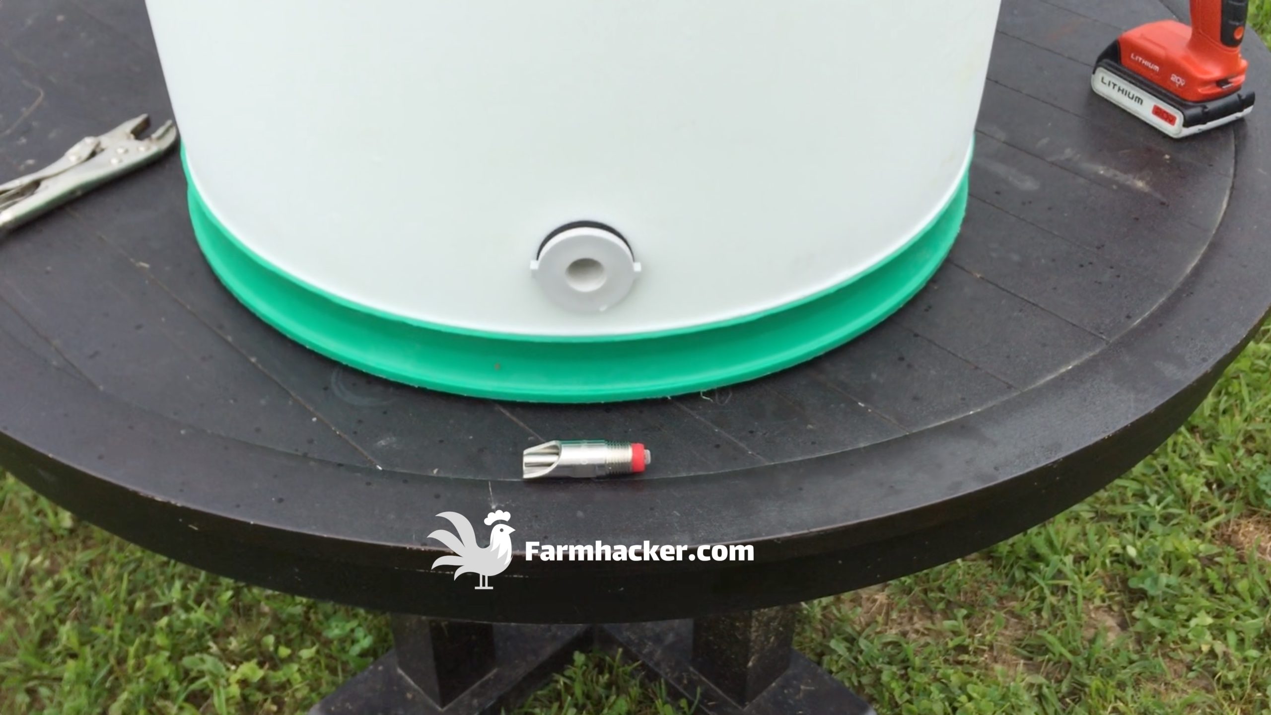 How to Make an Automatic Pig Waterer Drinker Bulkhead Installed
