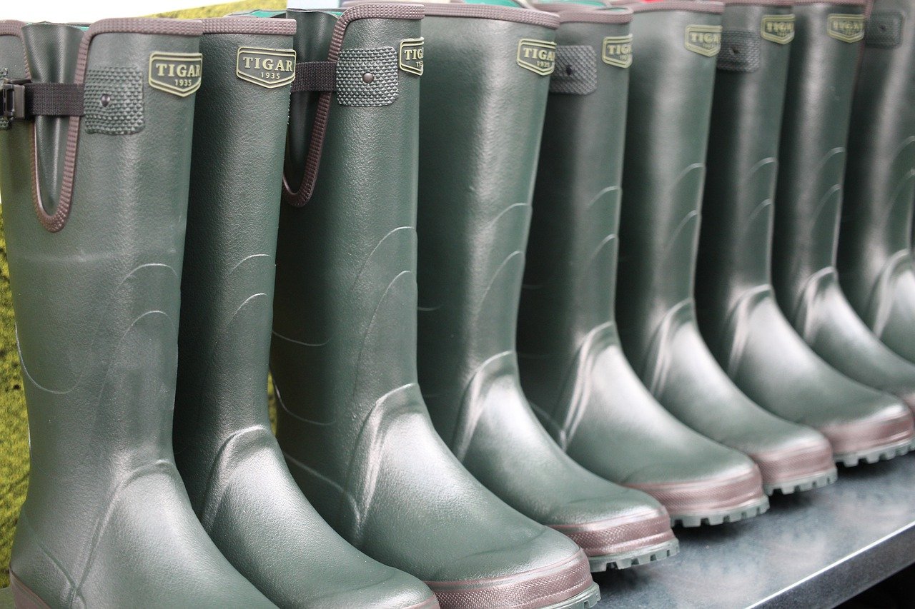 Read more about the article 7 BEST Rubber Boots for Farm Work in 2022